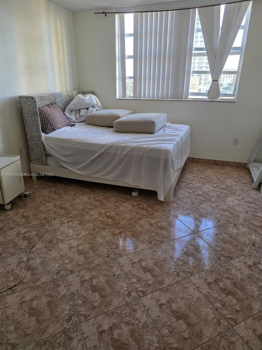 PLAZA TOWERS NORTH CONDO - Residential