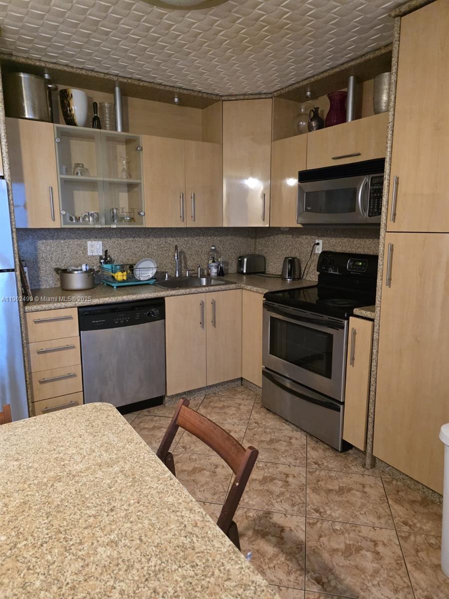 PLAZA TOWERS NORTH CONDO - Residential