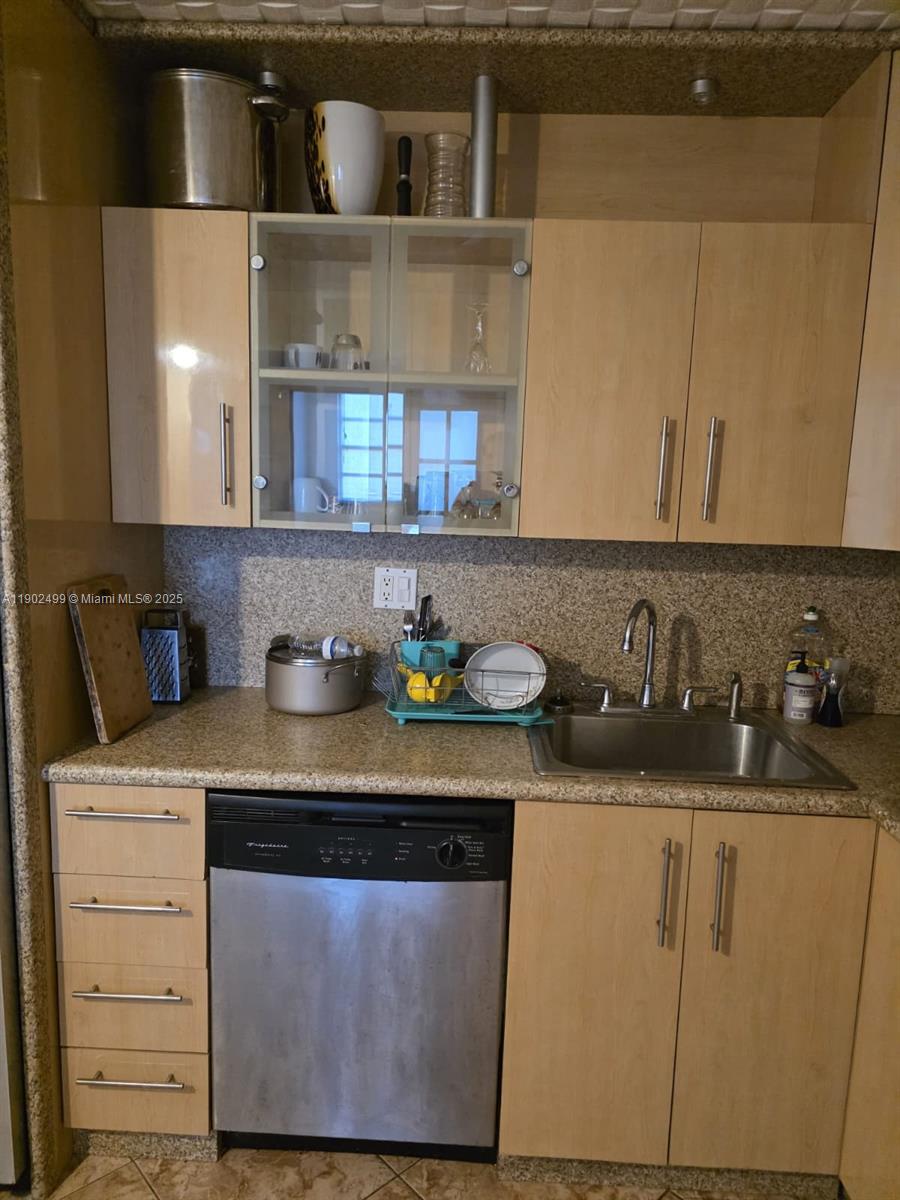 PLAZA TOWERS NORTH CONDO - Residential