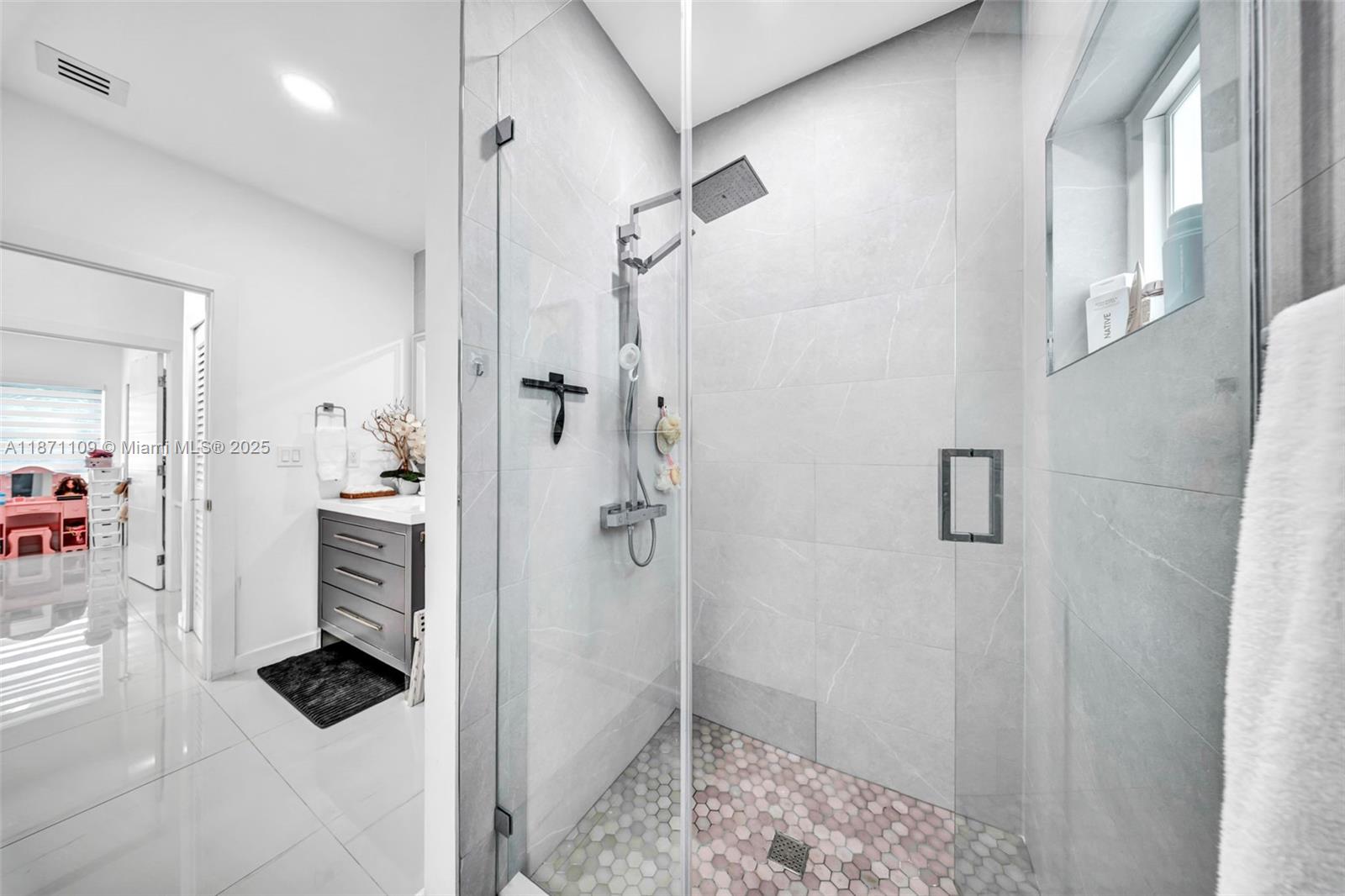 HAMMOCKS SHORES 2ND ADDN - Residential