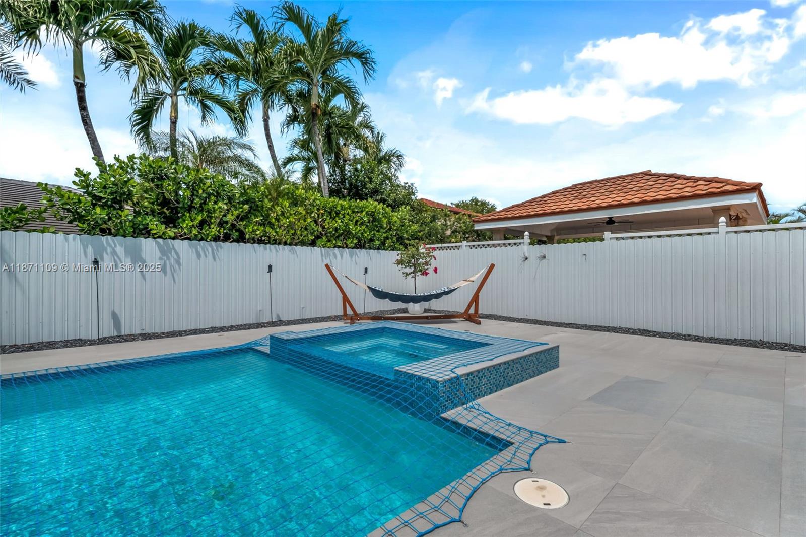 HAMMOCKS SHORES 2ND ADDN - Residential