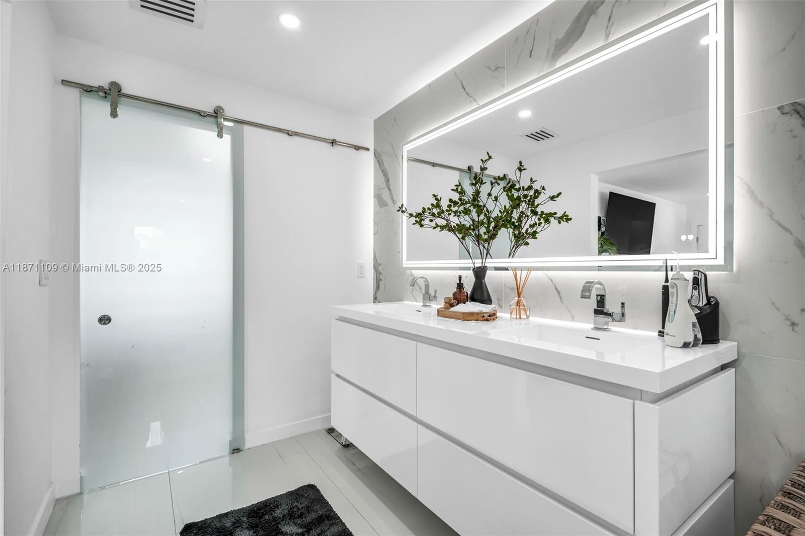 HAMMOCKS SHORES 2ND ADDN - Residential