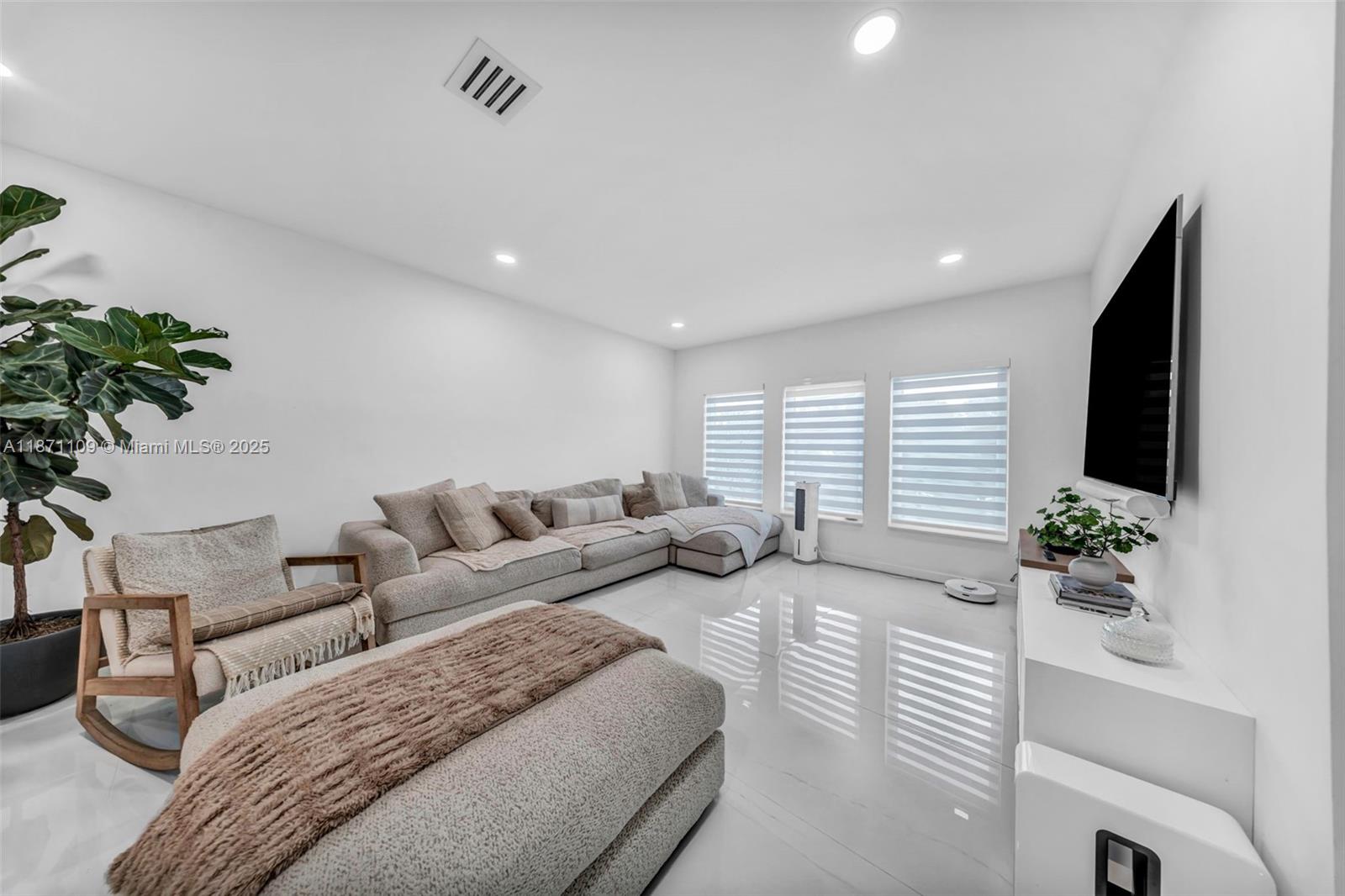 HAMMOCKS SHORES 2ND ADDN - Residential