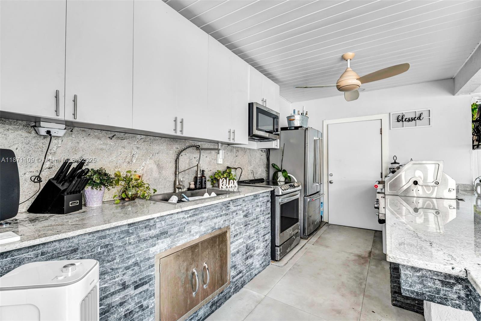 HAMMOCKS SHORES 2ND ADDN - Residential