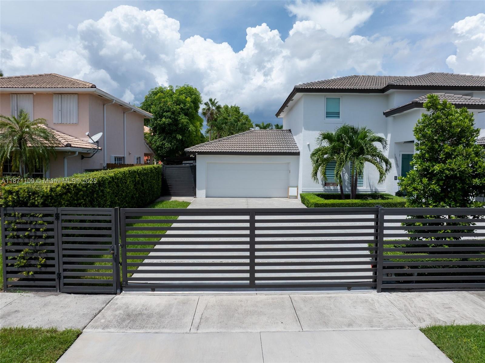 HAMMOCKS SHORES 2ND ADDN - Residential