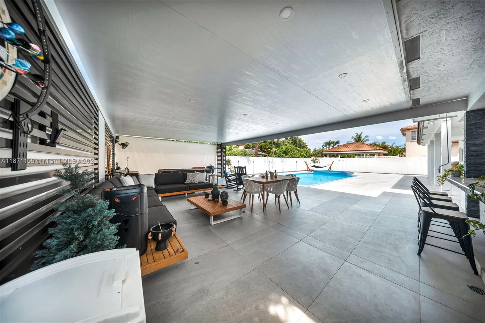 HAMMOCKS SHORES 2ND ADDN - Residential