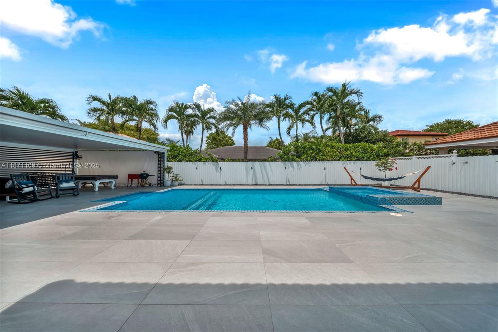 HAMMOCKS SHORES 2ND ADDN - Residential