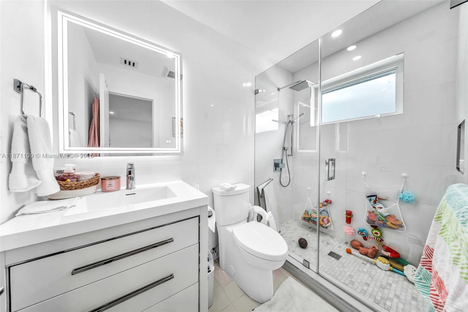 HAMMOCKS SHORES 2ND ADDN - Residential