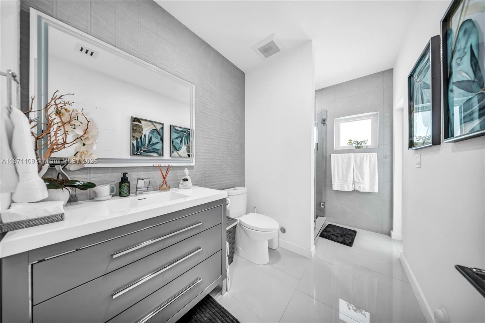 HAMMOCKS SHORES 2ND ADDN - Residential