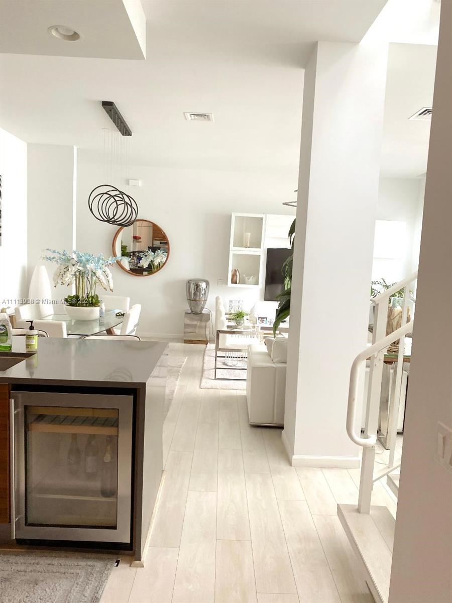 THE CRIMSON CONDO - Residential