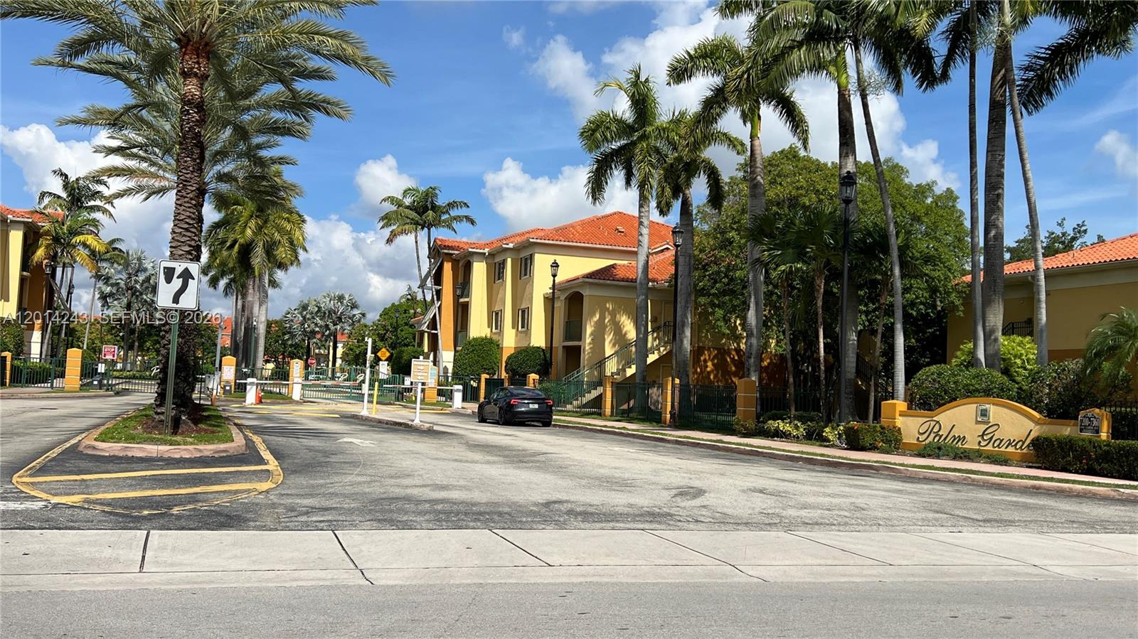 PALM GARDENS AT DORAL CON - Residential