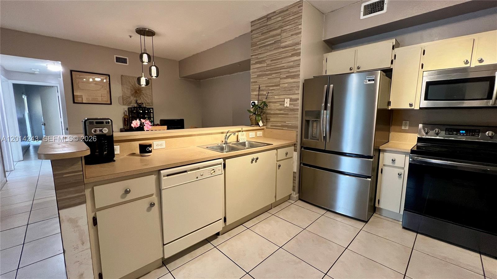 PALM GARDENS AT DORAL CON - Residential