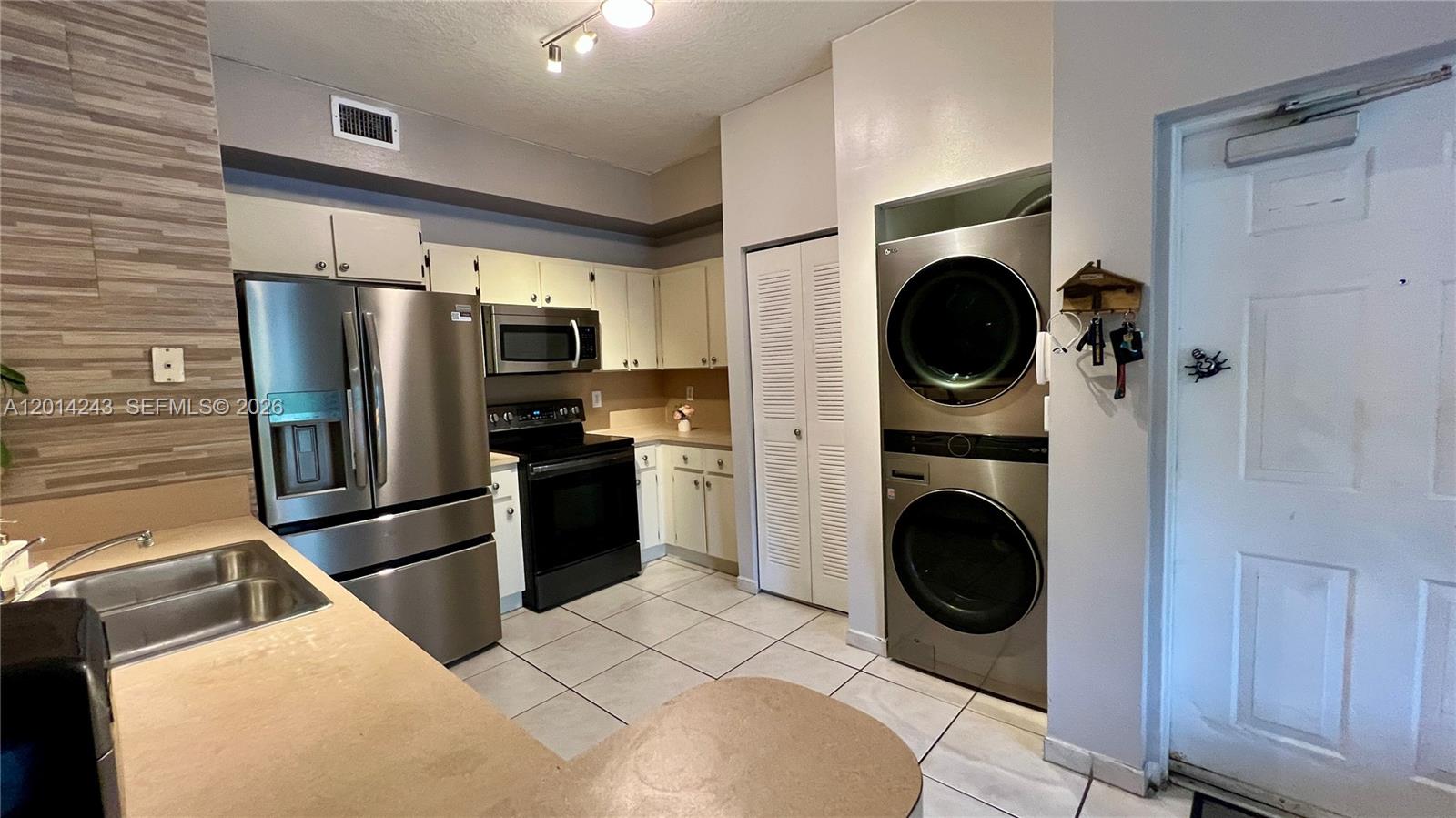 PALM GARDENS AT DORAL CON - Residential