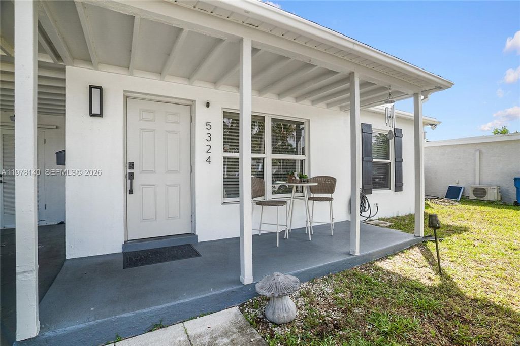 Photo of 5324 NE 3rd Ter, Oakland Park, FL 33334 (MLS # A11978140)