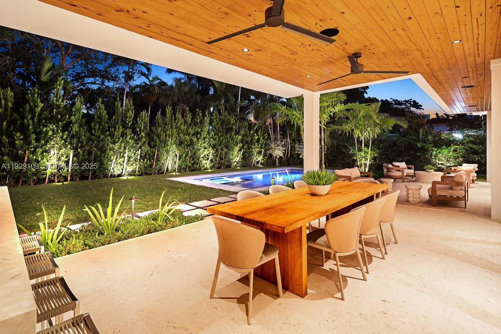 South Miami, Florida 33143, United States, 6 Bedrooms Bedrooms, ,7 BathroomsBathrooms,Residential,Active,254448