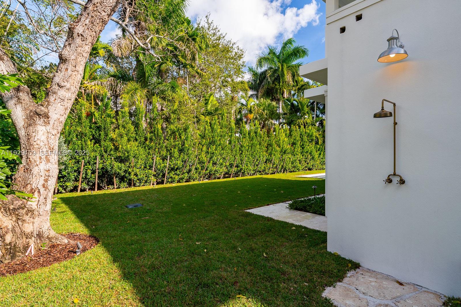 SNAPPER CREEK GROVES - Residential