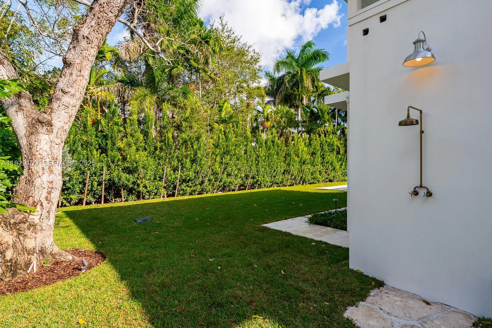 South Miami, Florida 33143, United States, 6 Bedrooms Bedrooms, ,7 BathroomsBathrooms,Residential,Active,254448