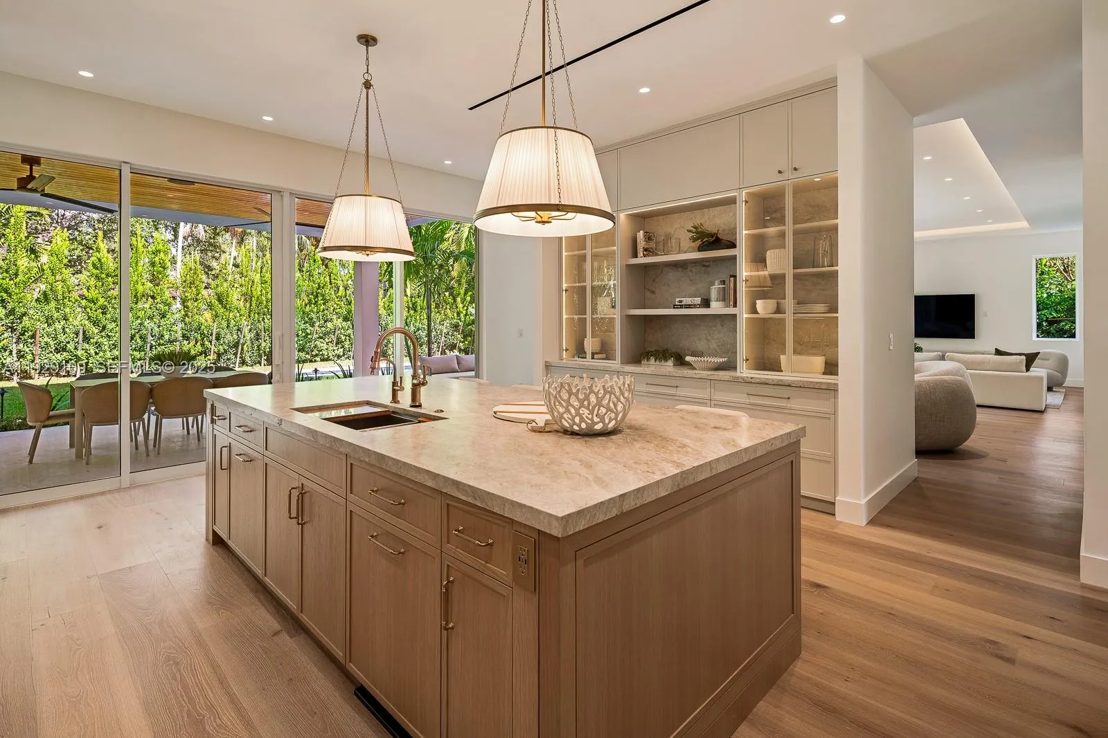 South Miami, Florida 33143, United States, 6 Bedrooms Bedrooms, ,7 BathroomsBathrooms,Residential,Active,254448