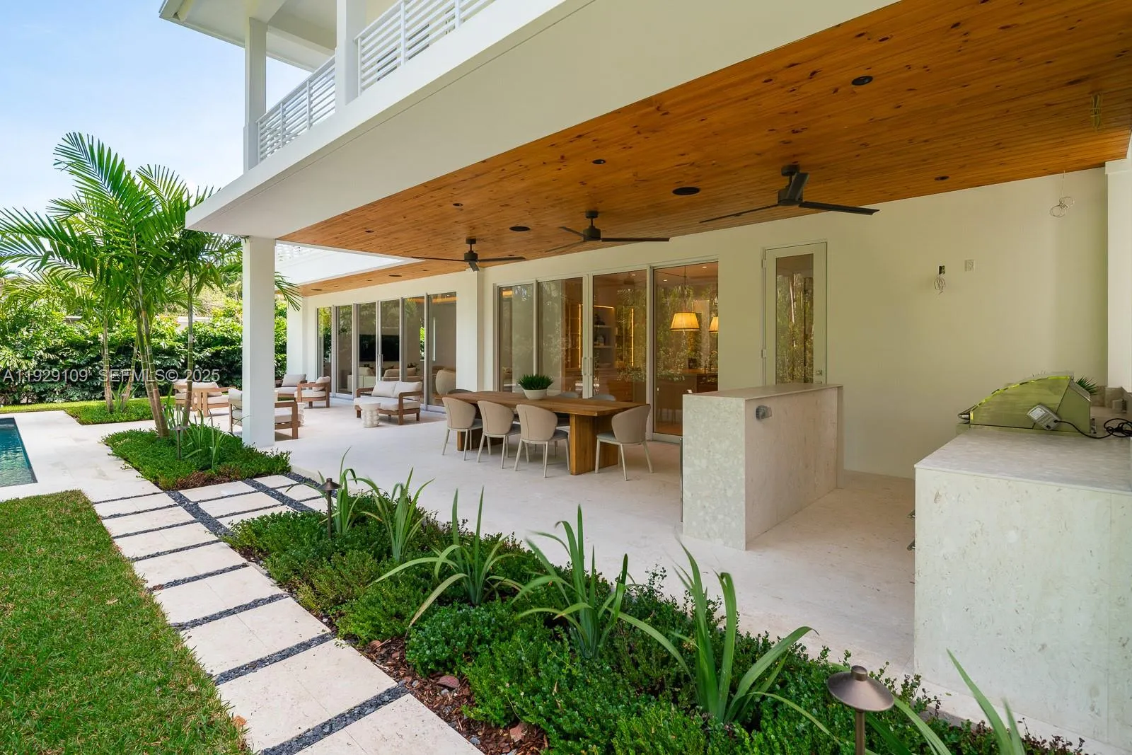 South Miami, Florida 33143, United States, 6 Bedrooms Bedrooms, ,7 BathroomsBathrooms,Residential,Active,254448