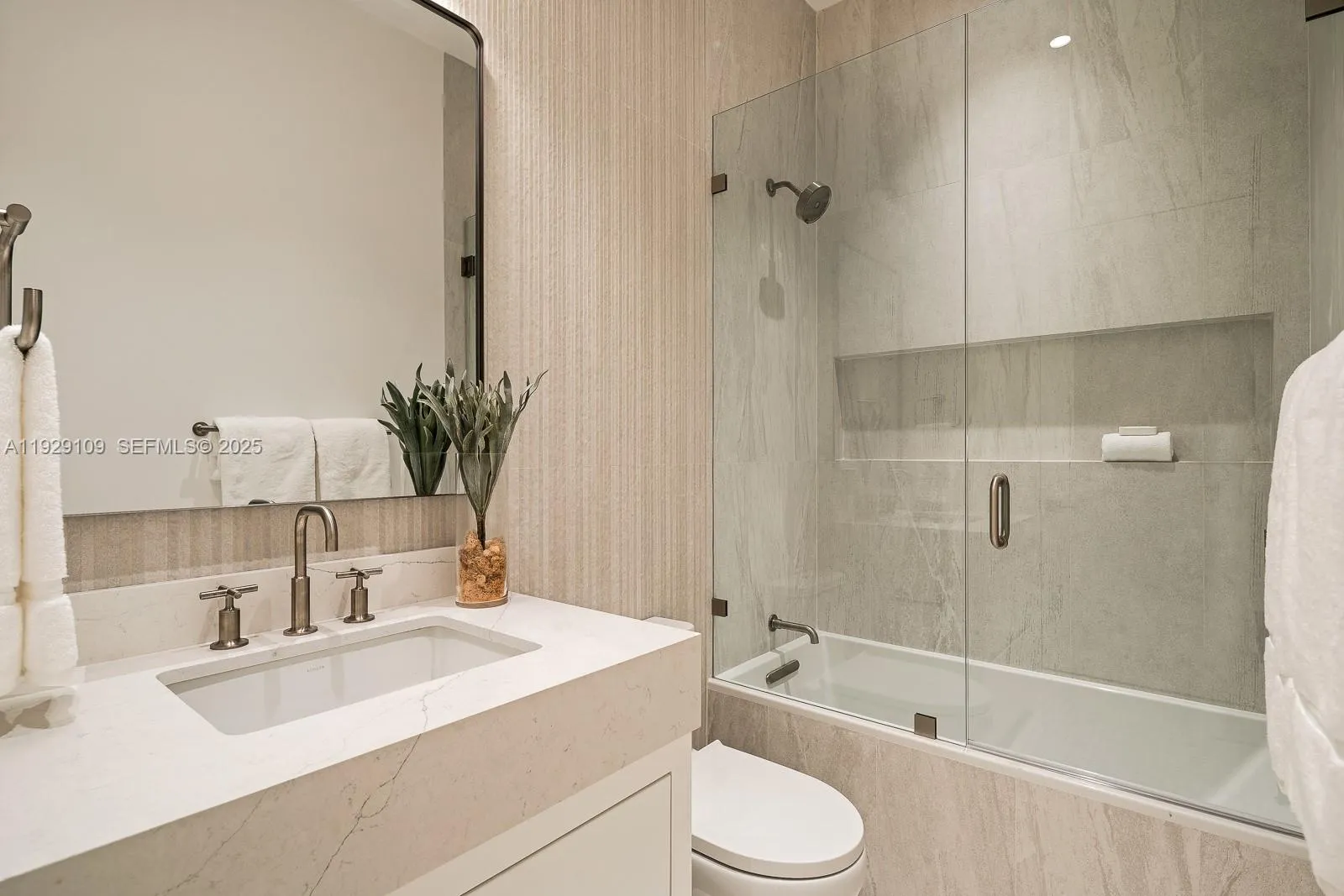 South Miami, Florida 33143, United States, 6 Bedrooms Bedrooms, ,7 BathroomsBathrooms,Residential,Active,254448