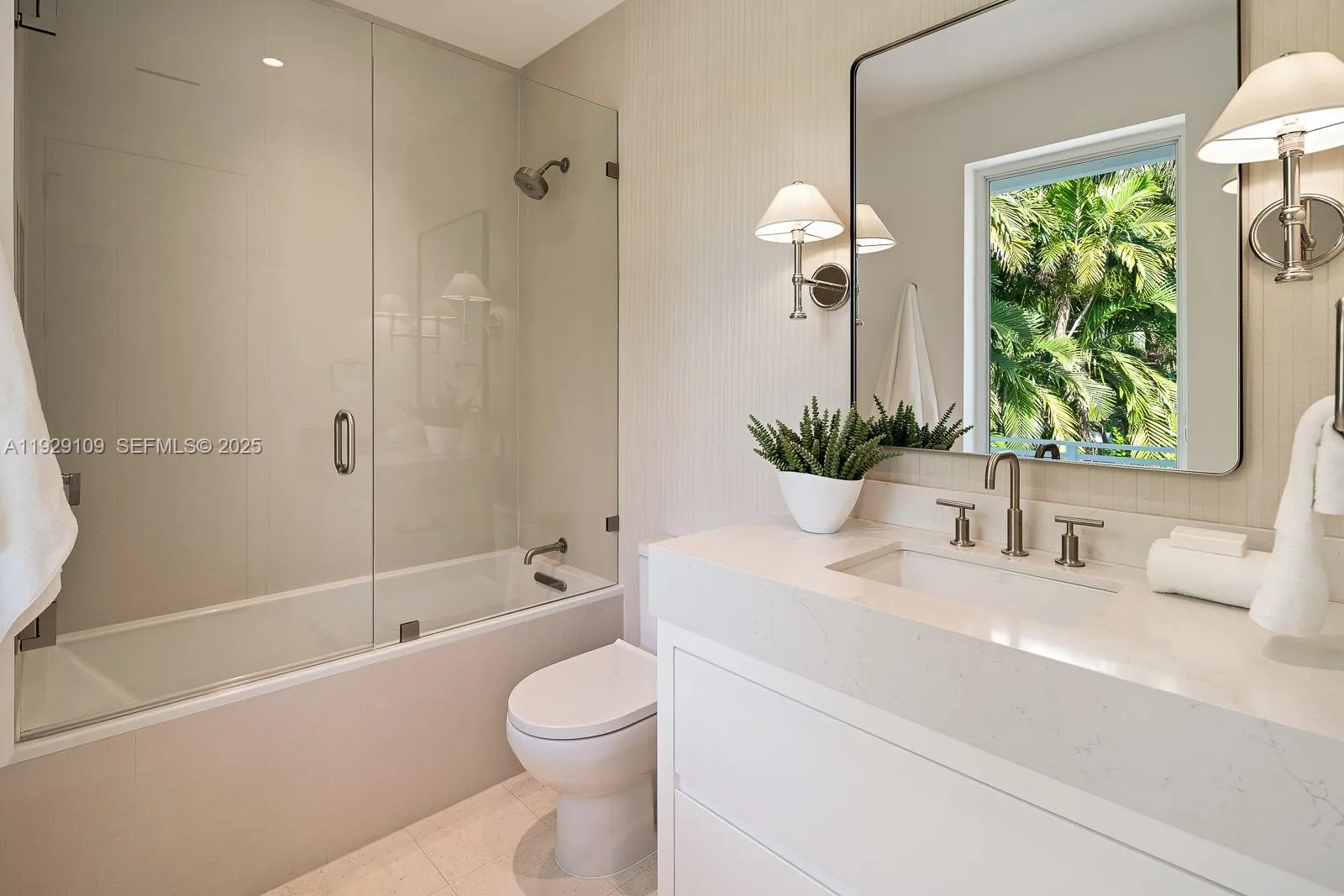 South Miami, Florida 33143, United States, 6 Bedrooms Bedrooms, ,7 BathroomsBathrooms,Residential,Active,254448