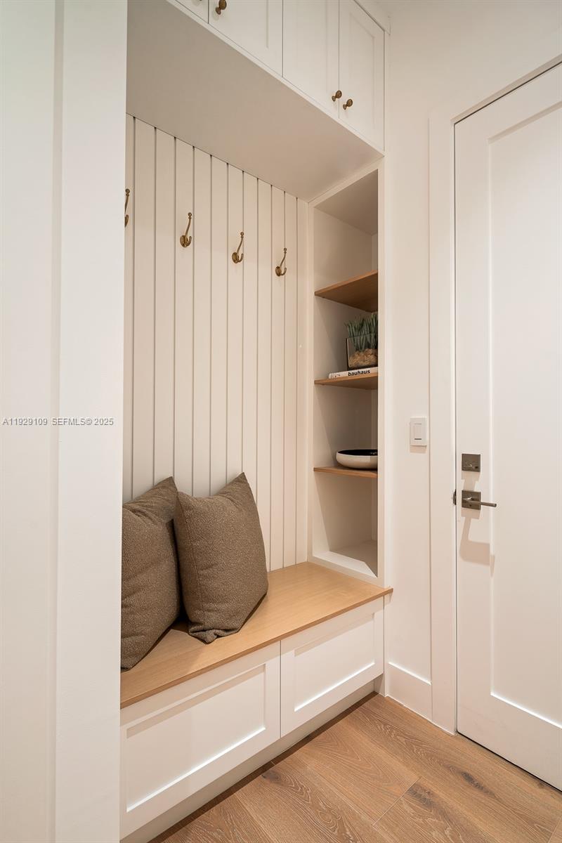 SNAPPER CREEK GROVES - Residential