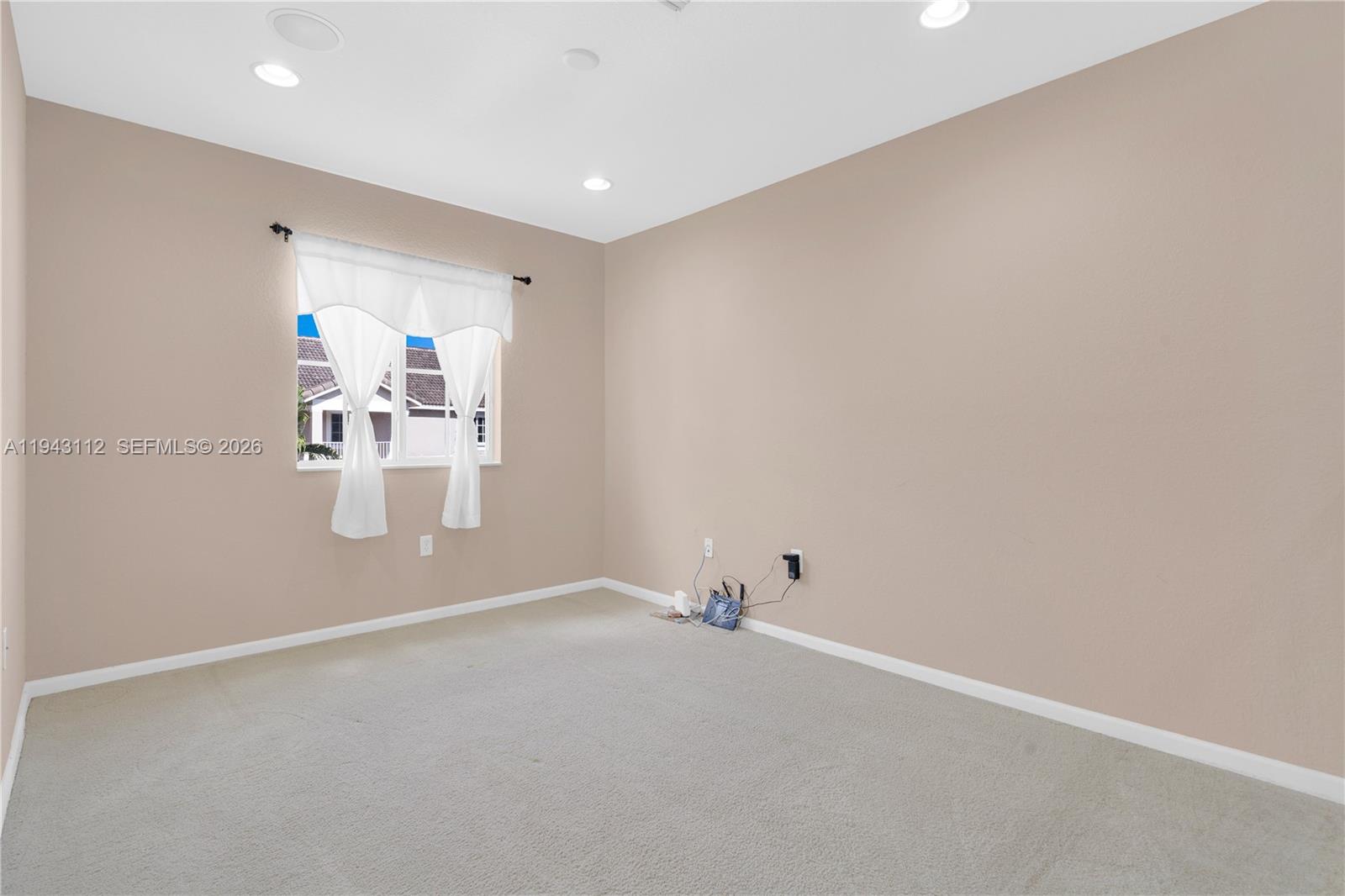 MANDARIN LAKES - Residential