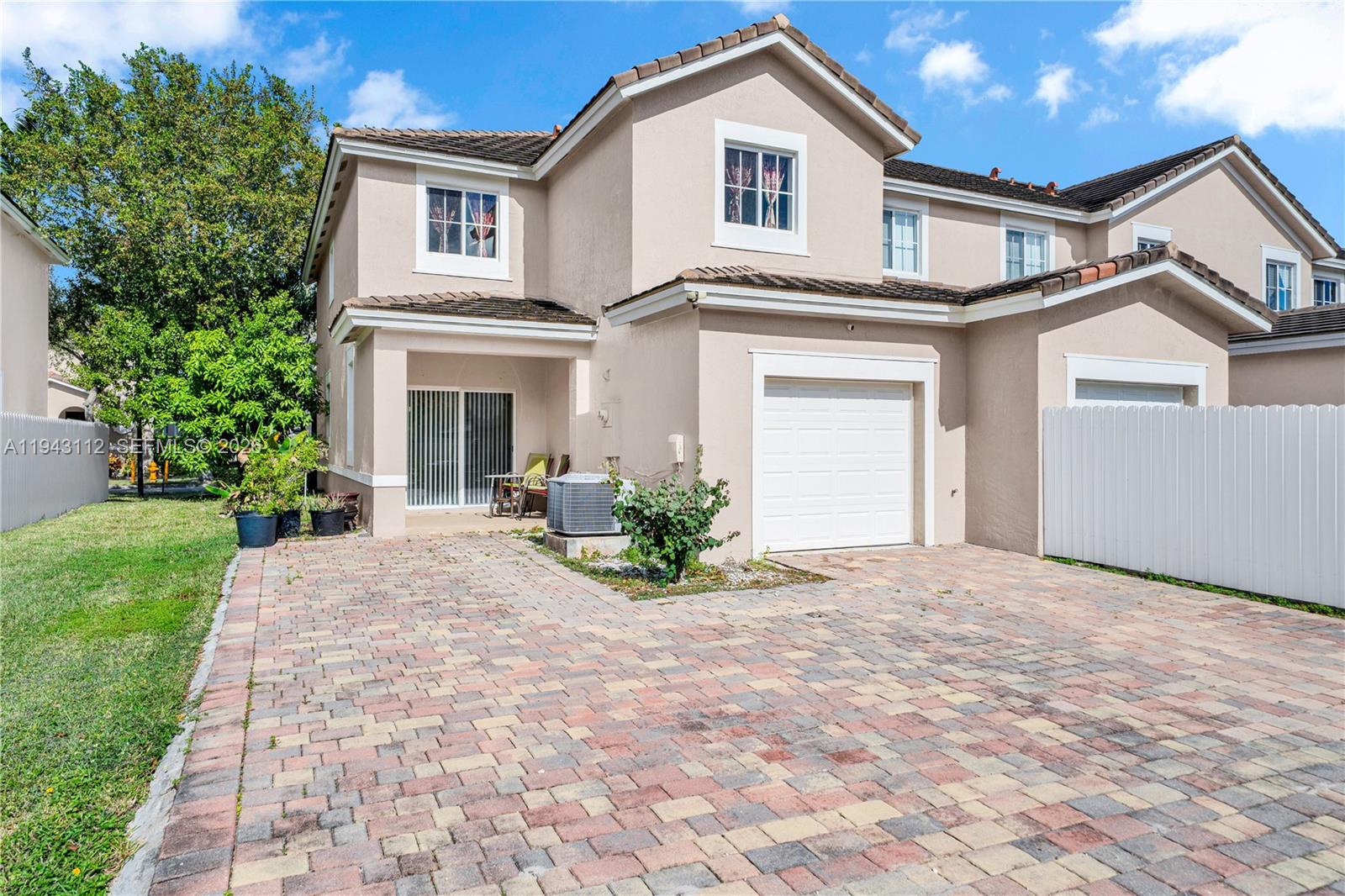 MANDARIN LAKES - Residential