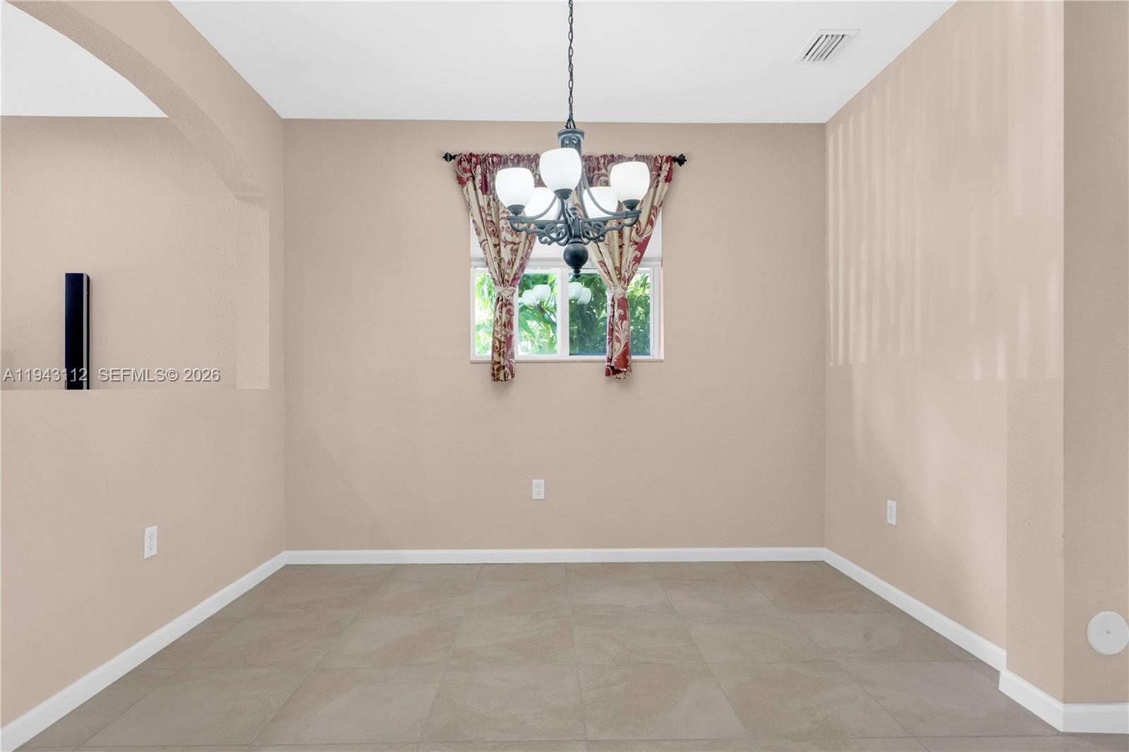 MANDARIN LAKES - Residential