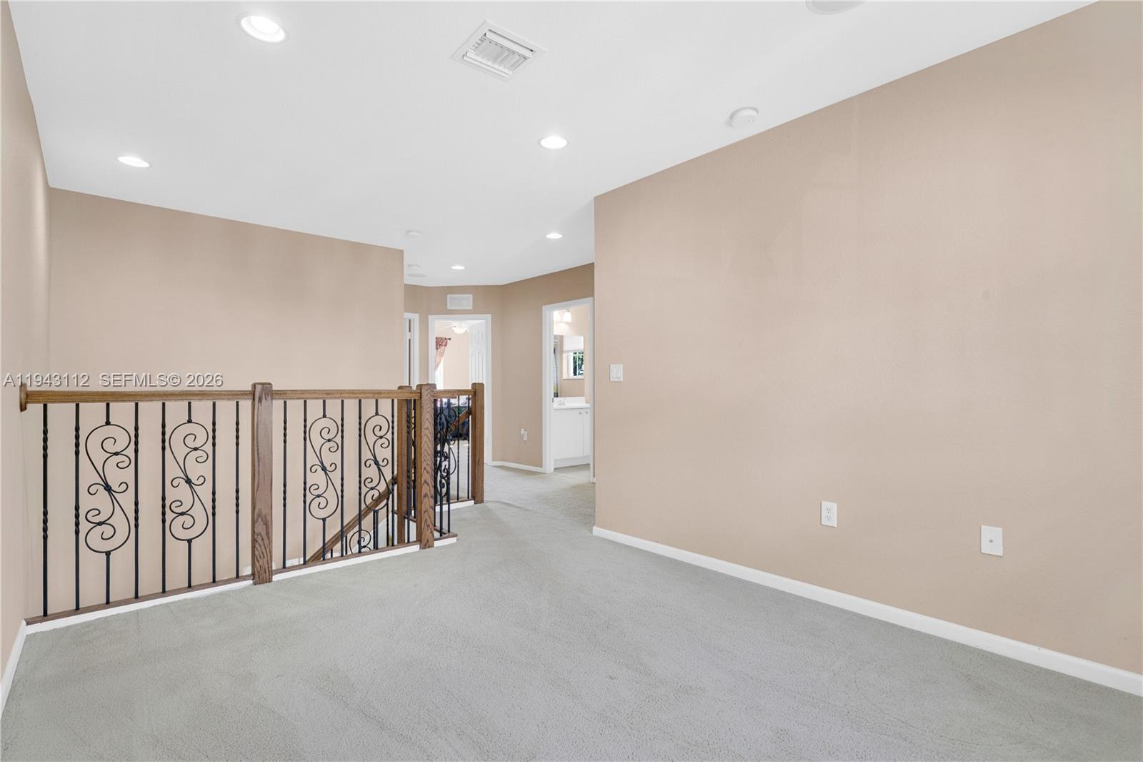 MANDARIN LAKES - Residential