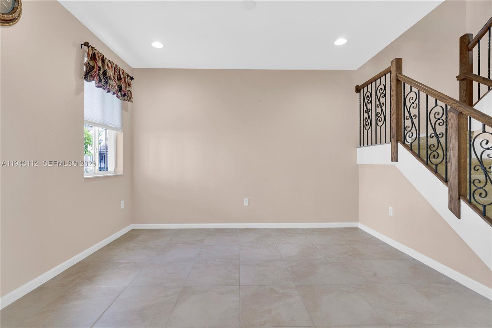 MANDARIN LAKES - Residential