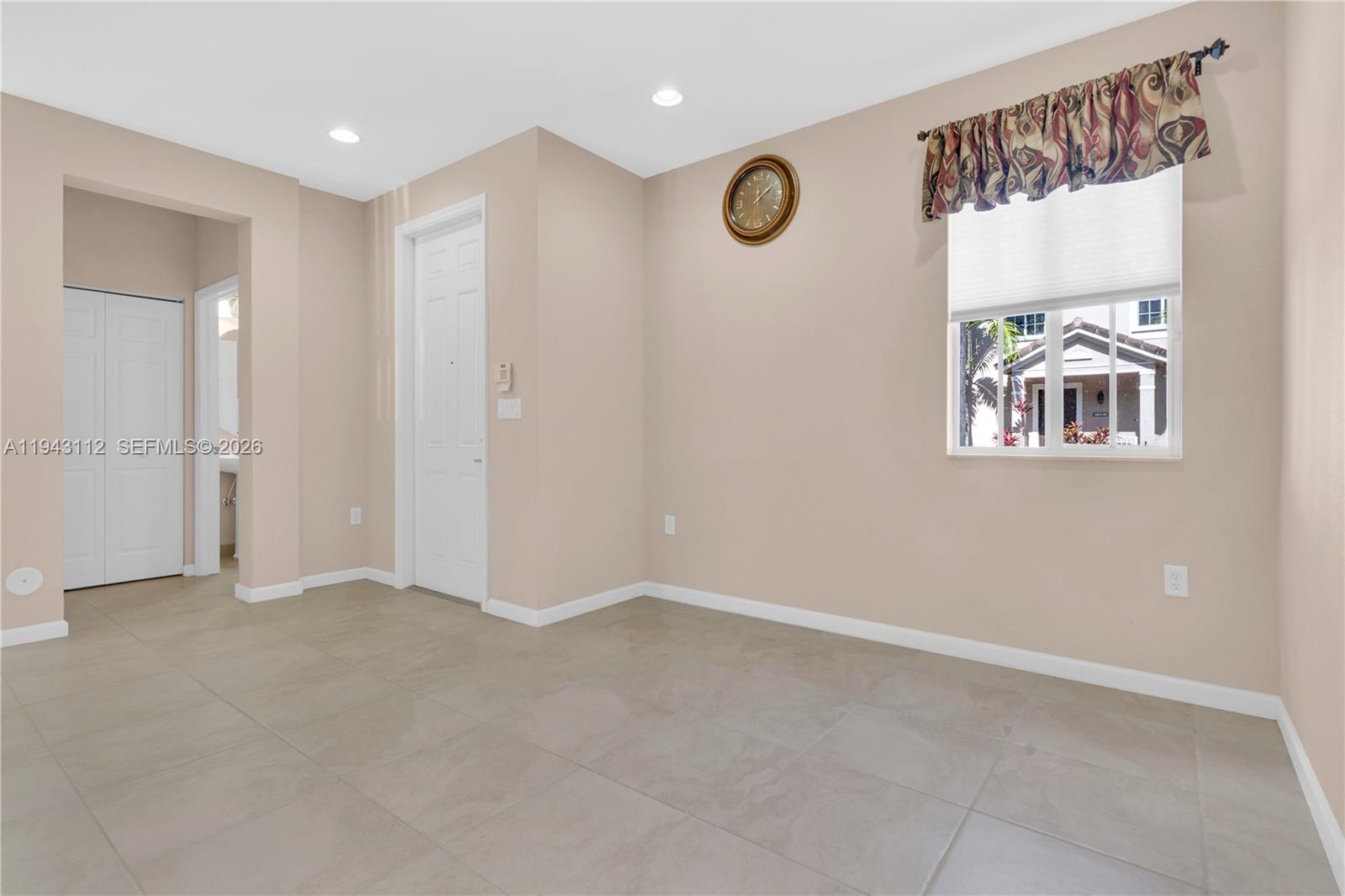 MANDARIN LAKES - Residential