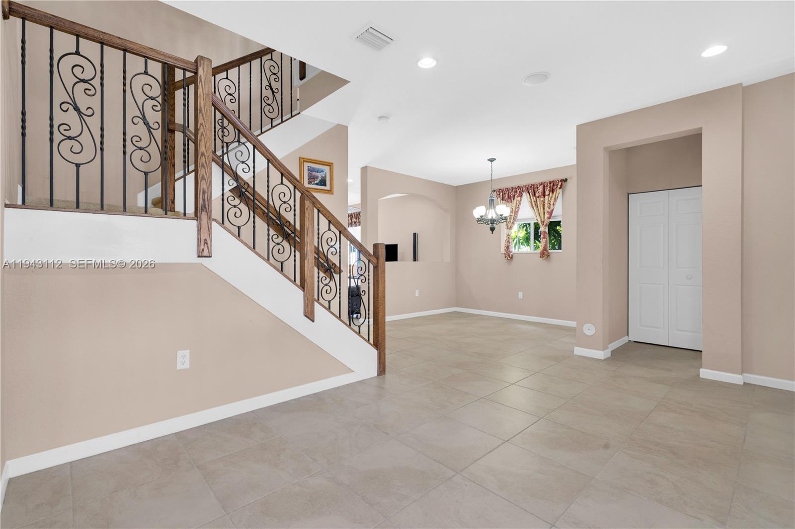 MANDARIN LAKES - Residential