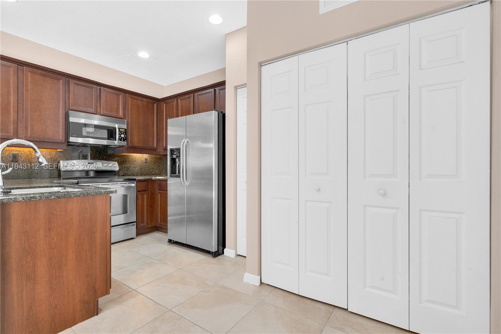 MANDARIN LAKES - Residential