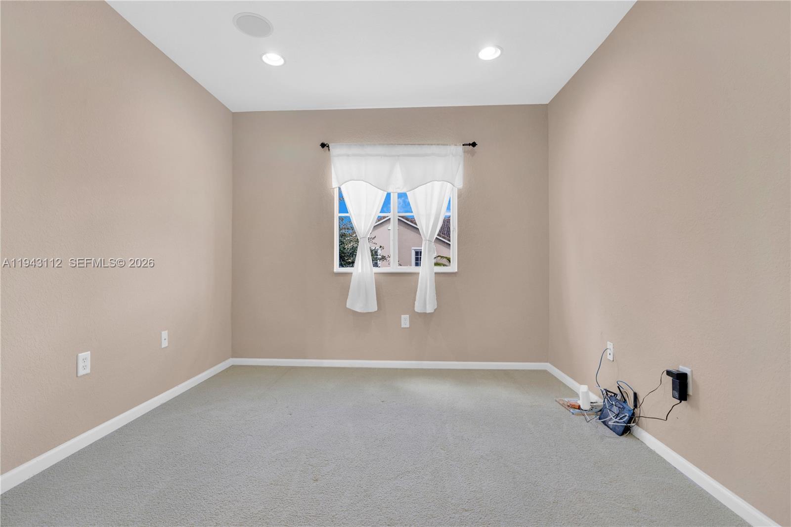 MANDARIN LAKES - Residential