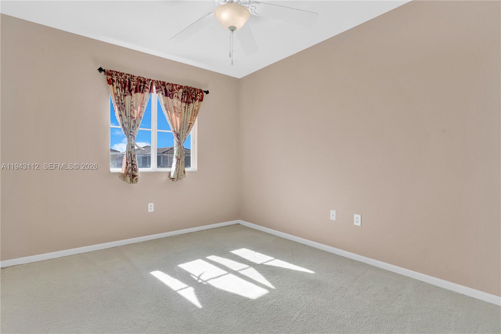 MANDARIN LAKES - Residential