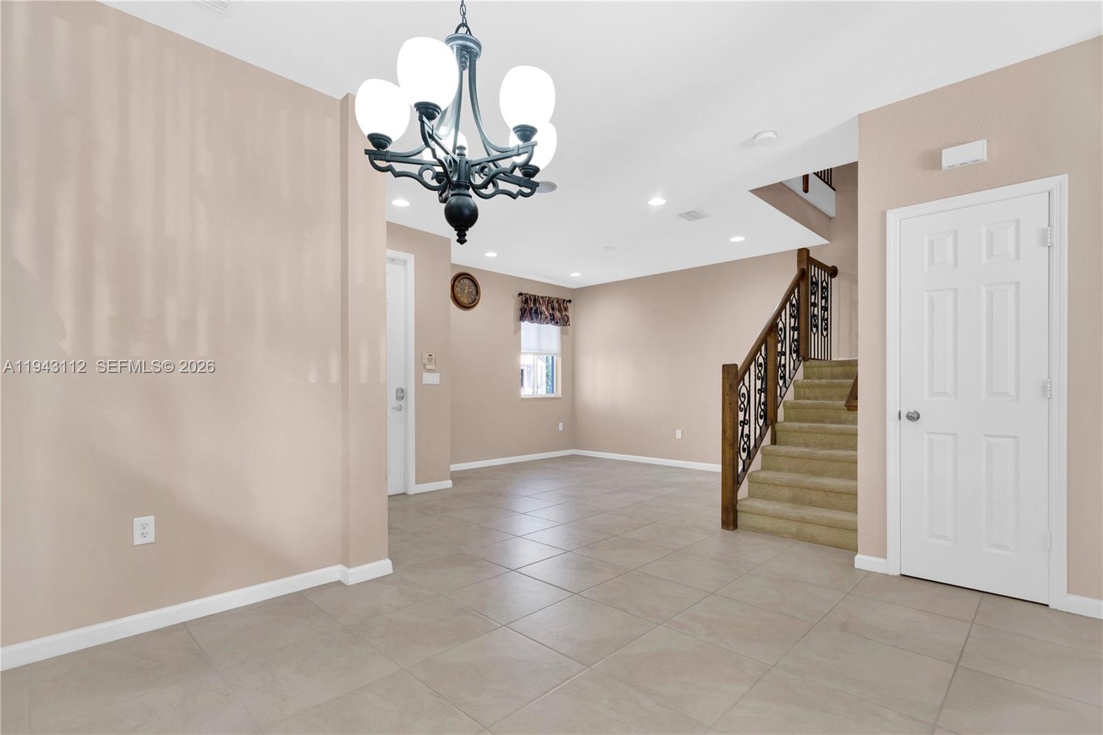 MANDARIN LAKES - Residential