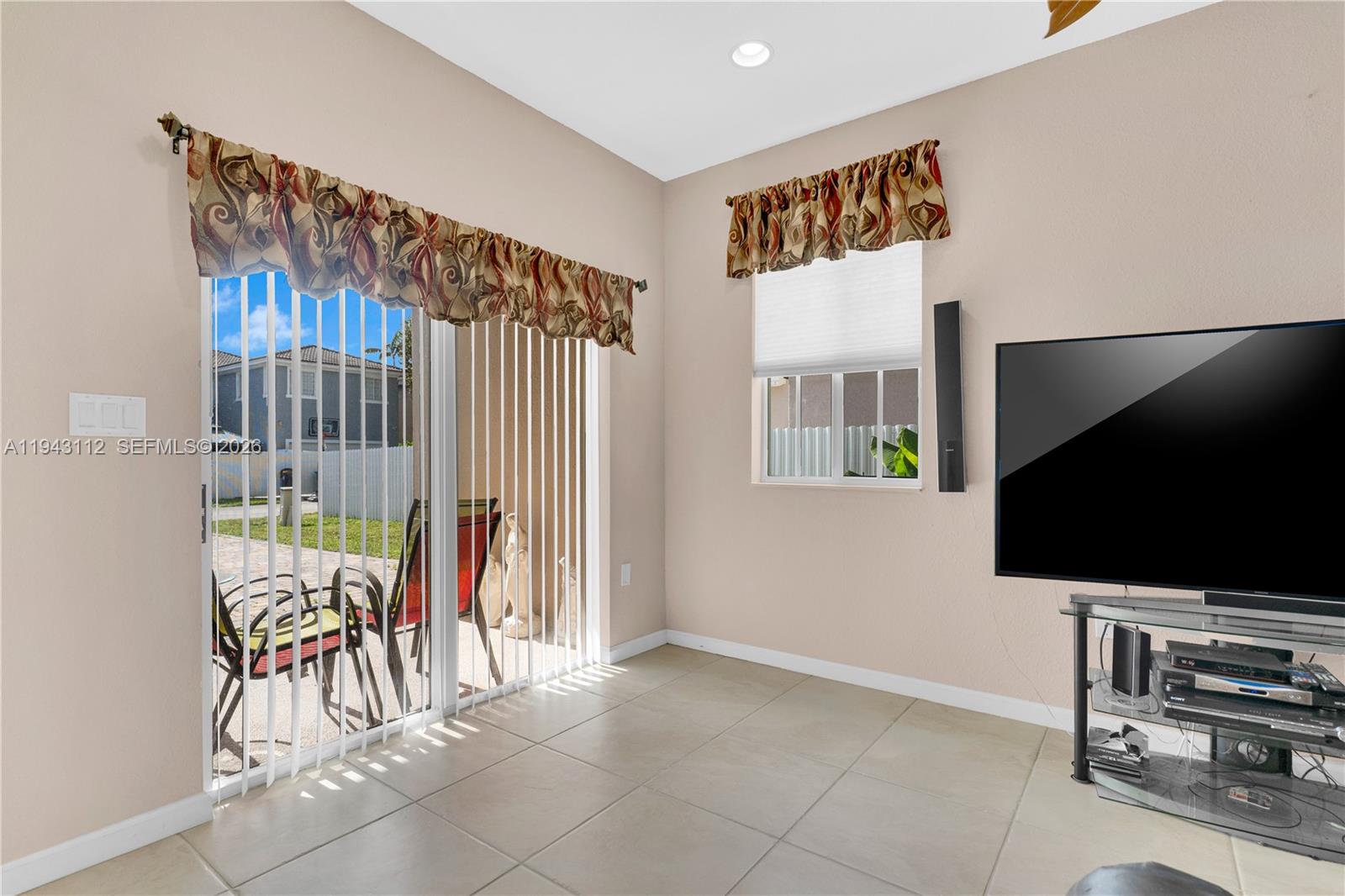 MANDARIN LAKES - Residential