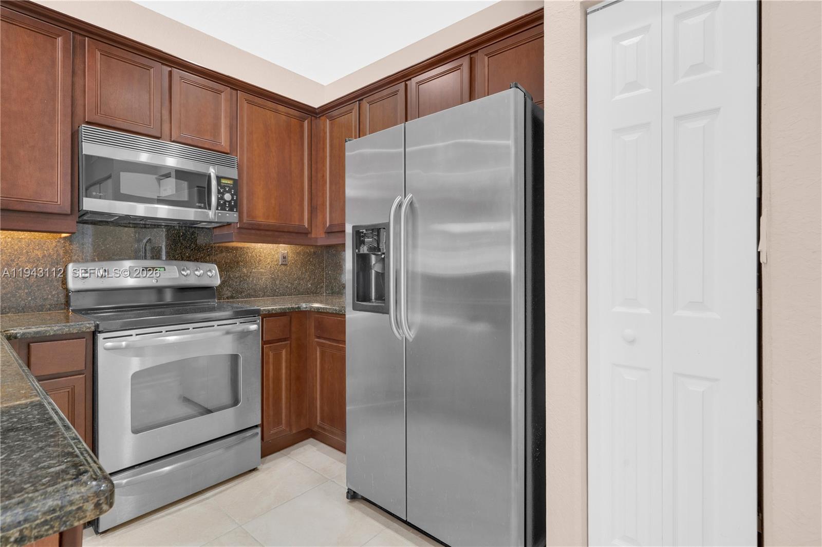 MANDARIN LAKES - Residential