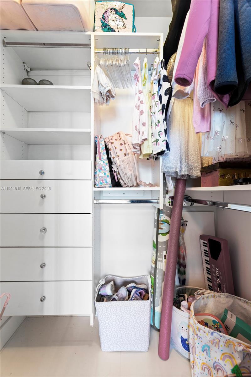 THE LEXI CONDO - Residential