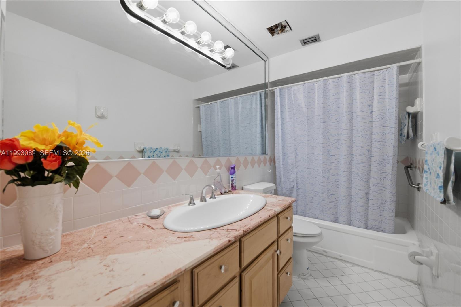 LINDGREN EAST - Residential