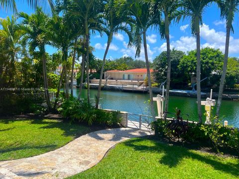 Single Family Residence in Coral Gables FL 4950 Riviera Dr Dr.jpg
