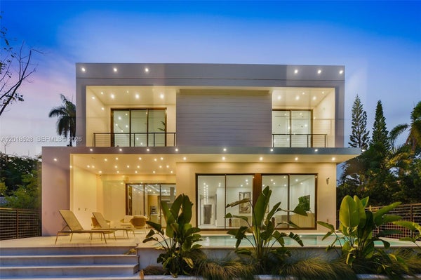 2096 ALAMANDA DR, NORTH MIAMI, FL 33181 - Image 54ead68cdc307cf68d7182ab725a0c2c/4075475390