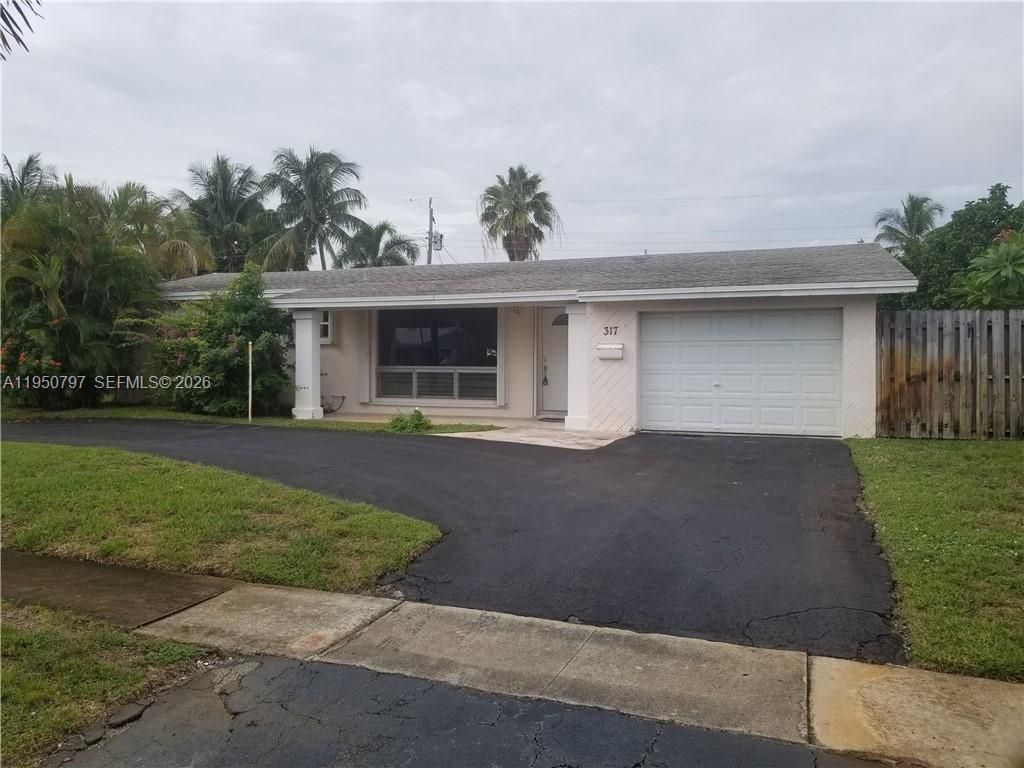 Photo of 317 SE 7th Ave, Deerfield Beach, FL 33441 (MLS # A11950797)