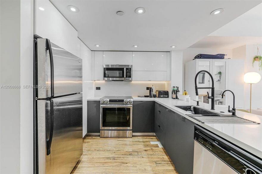Live or invest in the heart of Downtown Miami with this beautifully remodeled 1 bedroom, 1 bath residence at Flagler First. This updated unit features a modern kitchen and renovated bathroom, offering both style and functionality. Enjoy the convenience of an in-unit washer and dryer.

Located in Miami’s thriving business district, this property places you steps from public transportation, top dining, and vibrant entertainment options. Just minutes away, you’ll find iconic cultural destinations such as Pérez Art Museum Miami, Bayfront Park, Kaseya Center, and the historic Freedom Tower.

Whether you're looking for a primary residence or a smart investment opportunity, this unit delivers unmatched value, location, and urban lifestyle.