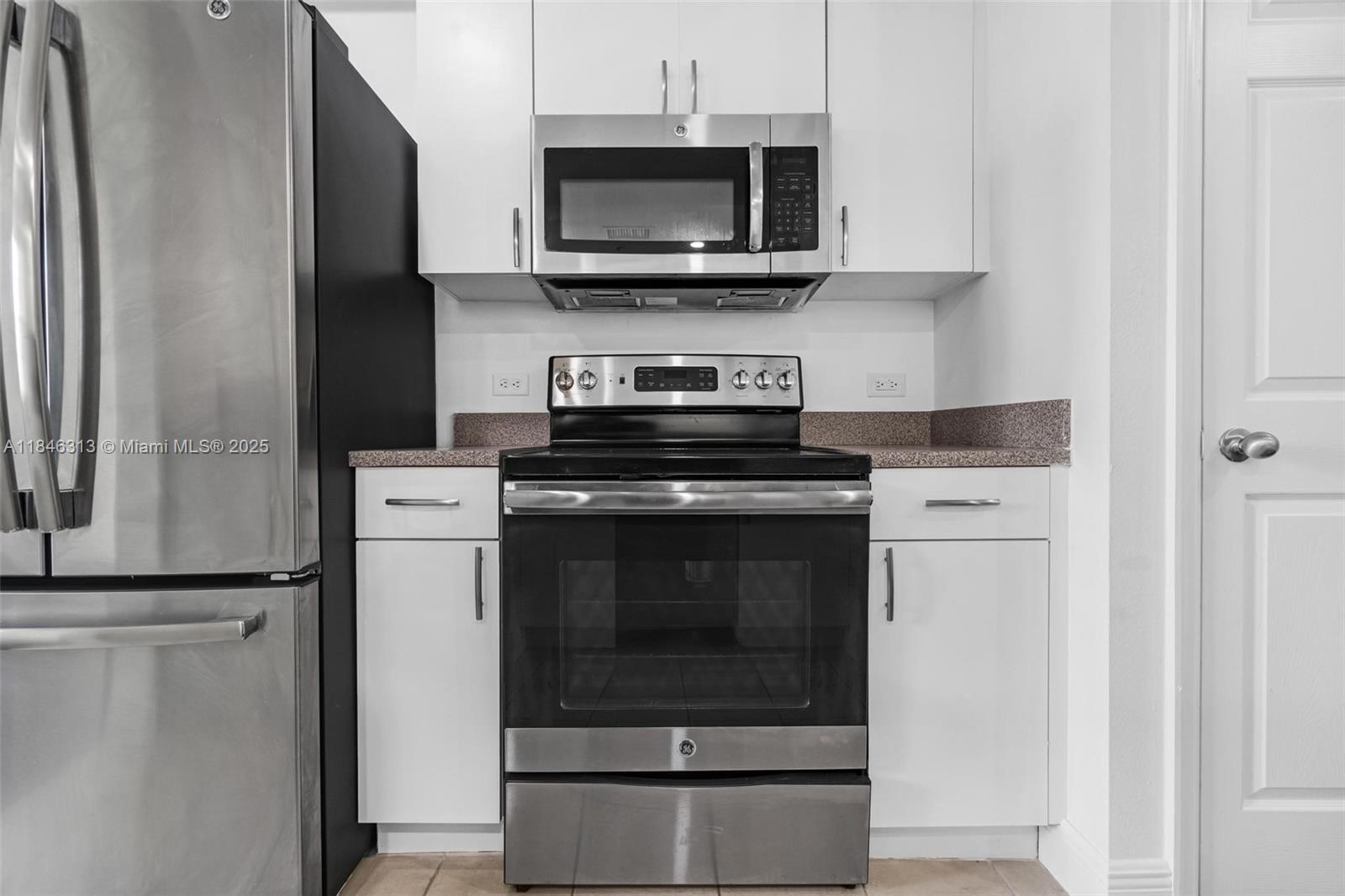 SOLE AT FORT LAUDERDALE C - Residential Lease
