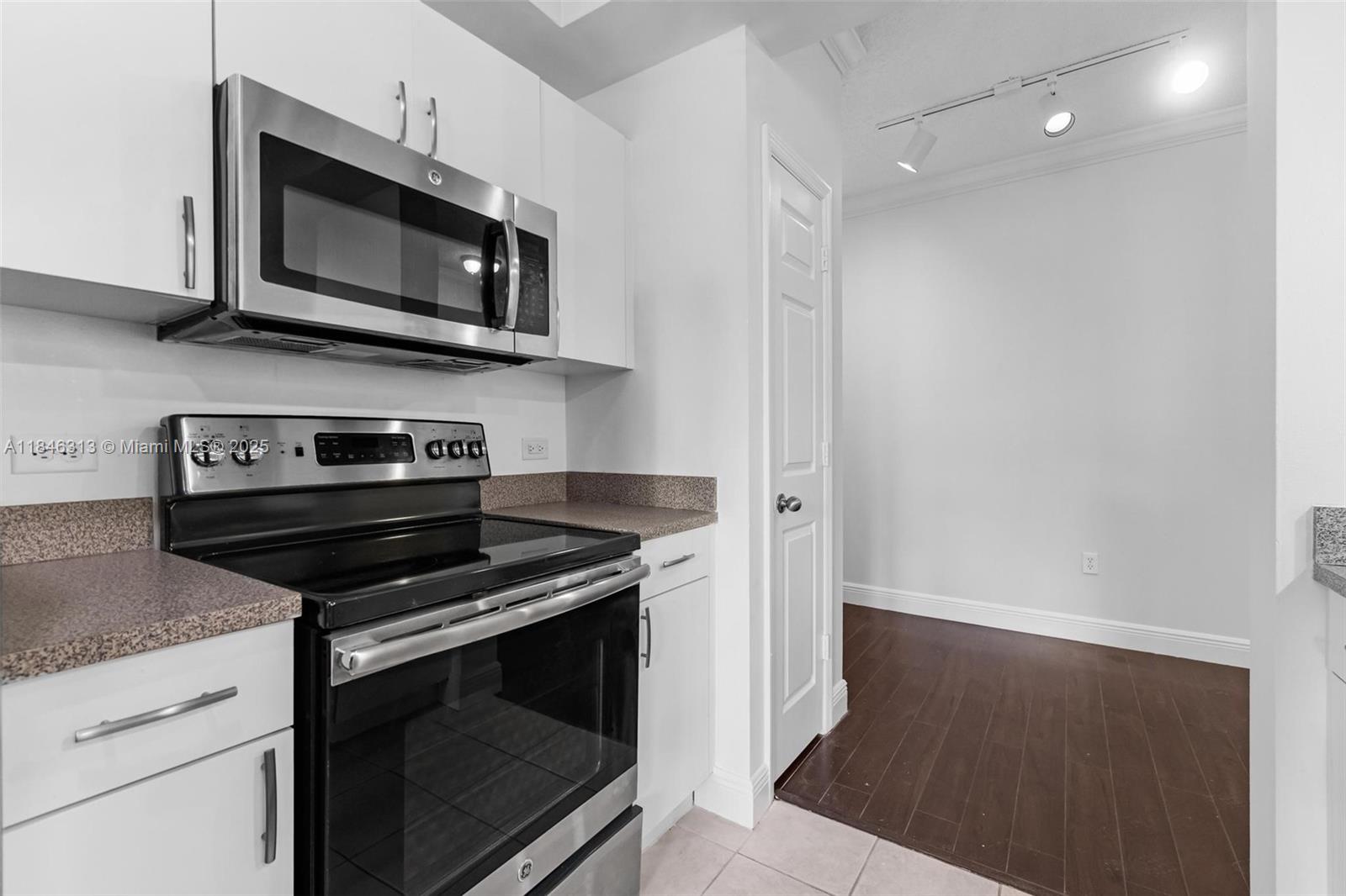 SOLE AT FORT LAUDERDALE C - Residential Lease