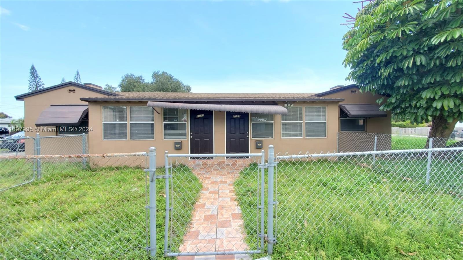 2023 N 22nd Ave, Hollywood, Broward County, Florida - 2 Bedrooms  
1 Bathrooms - 