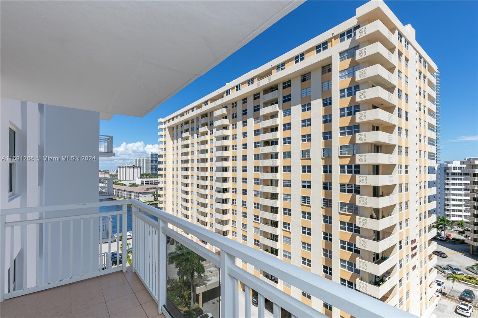 PLAZA TOWERS SOUTH CONDO - Residential