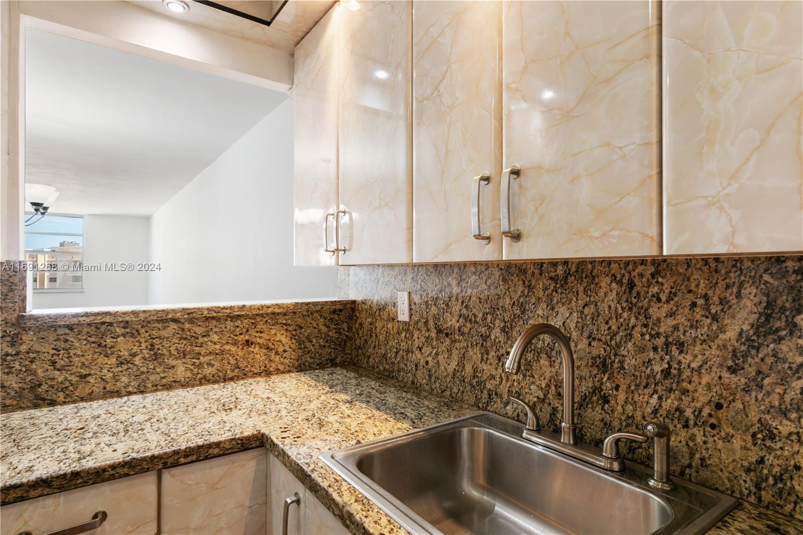 PLAZA TOWERS SOUTH CONDO - Residential
